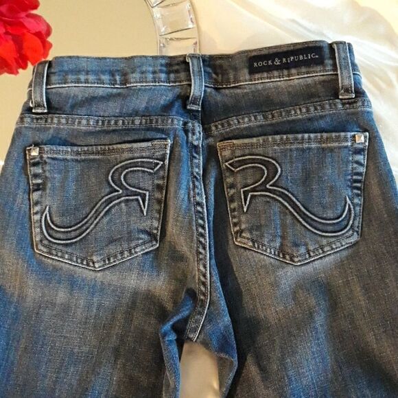 ROCK & REPUBLIC Straight Leg Jean's 2 - Picture 4 of 10